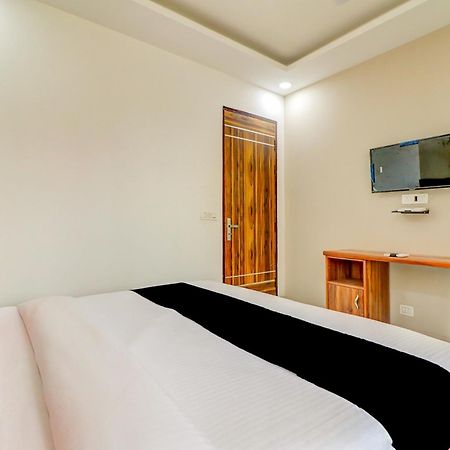 Oyo Flagship 80318 Hotel Sai Plaza Near Indira Gandhi International Airport New Delhi Exteriör bild