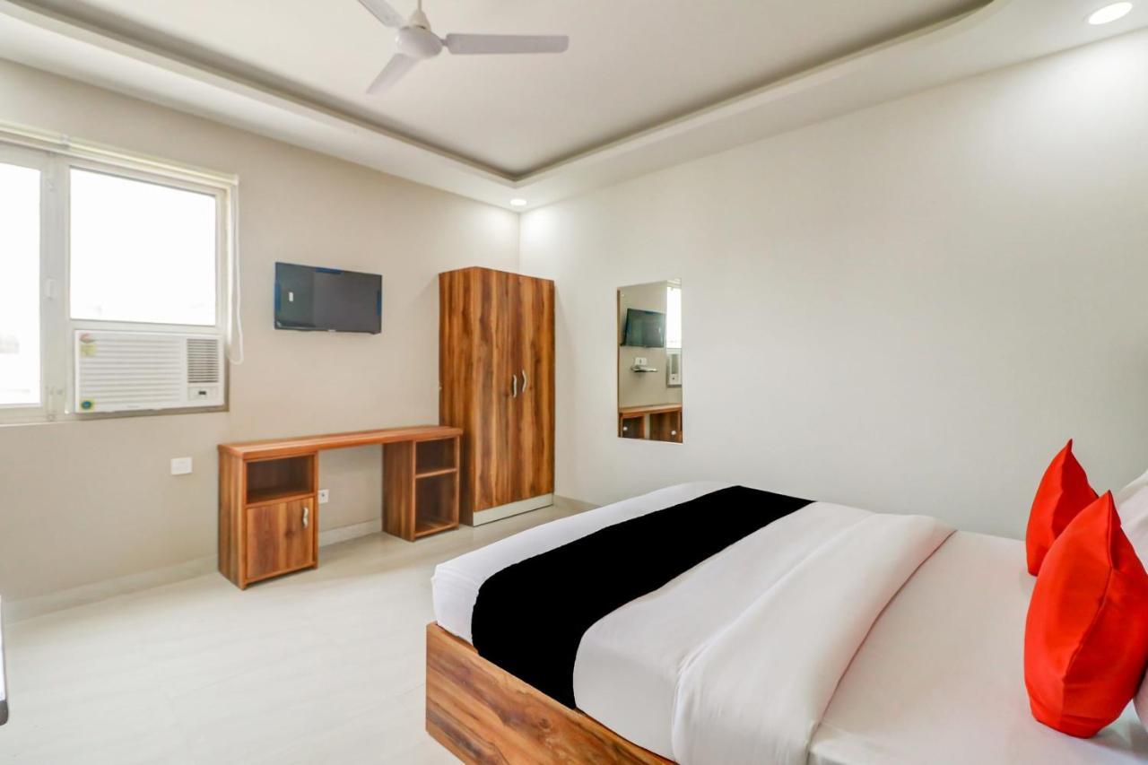 Oyo Flagship 80318 Hotel Sai Plaza Near Indira Gandhi International Airport New Delhi Exteriör bild