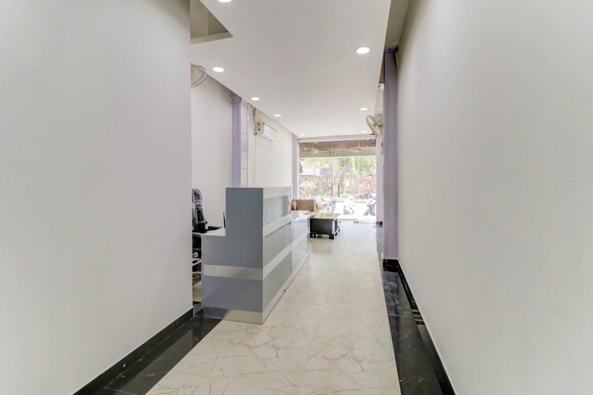 Oyo Flagship 80318 Hotel Sai Plaza Near Indira Gandhi International Airport New Delhi Exteriör bild