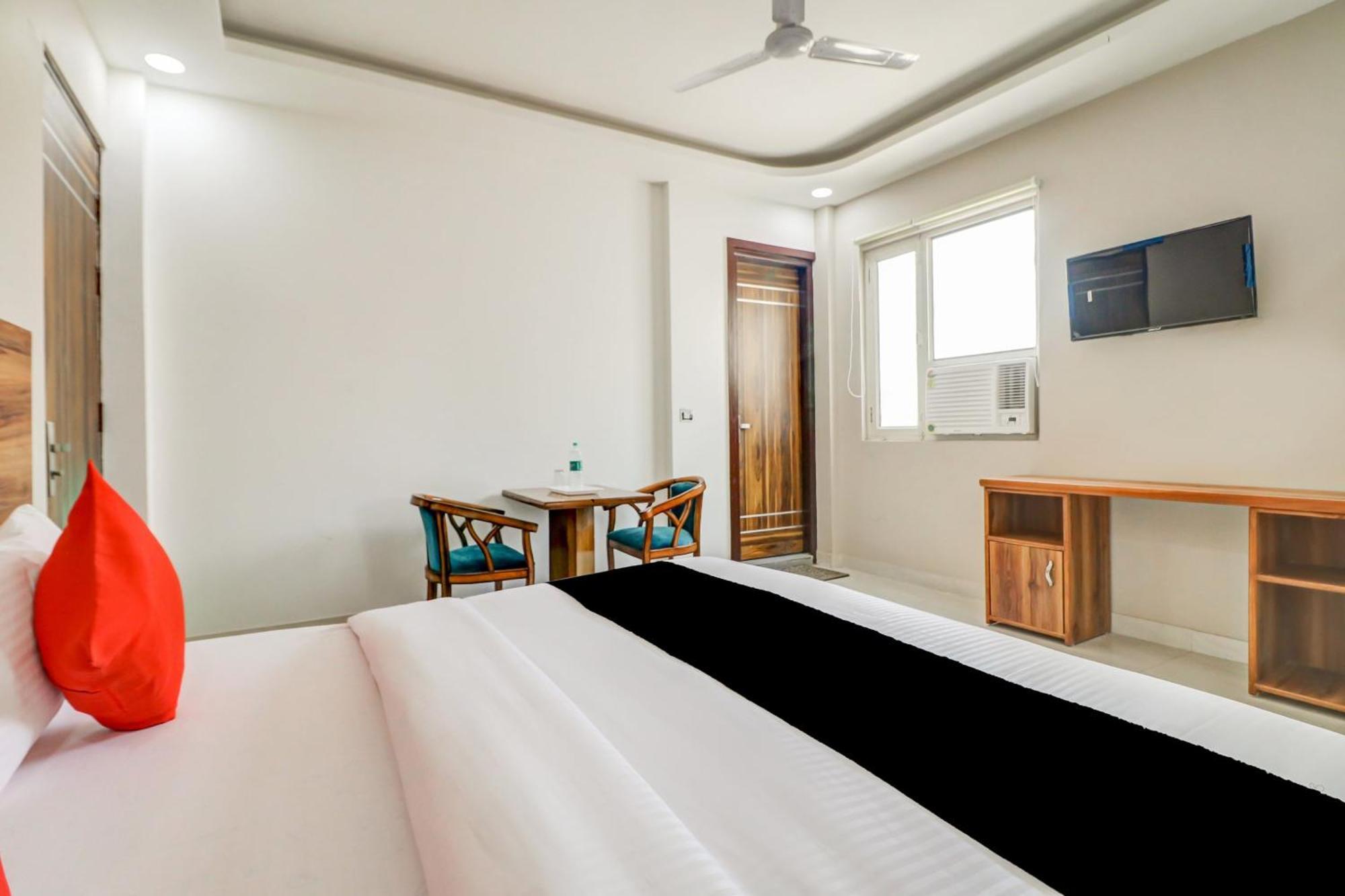 Oyo Flagship 80318 Hotel Sai Plaza Near Indira Gandhi International Airport New Delhi Exteriör bild