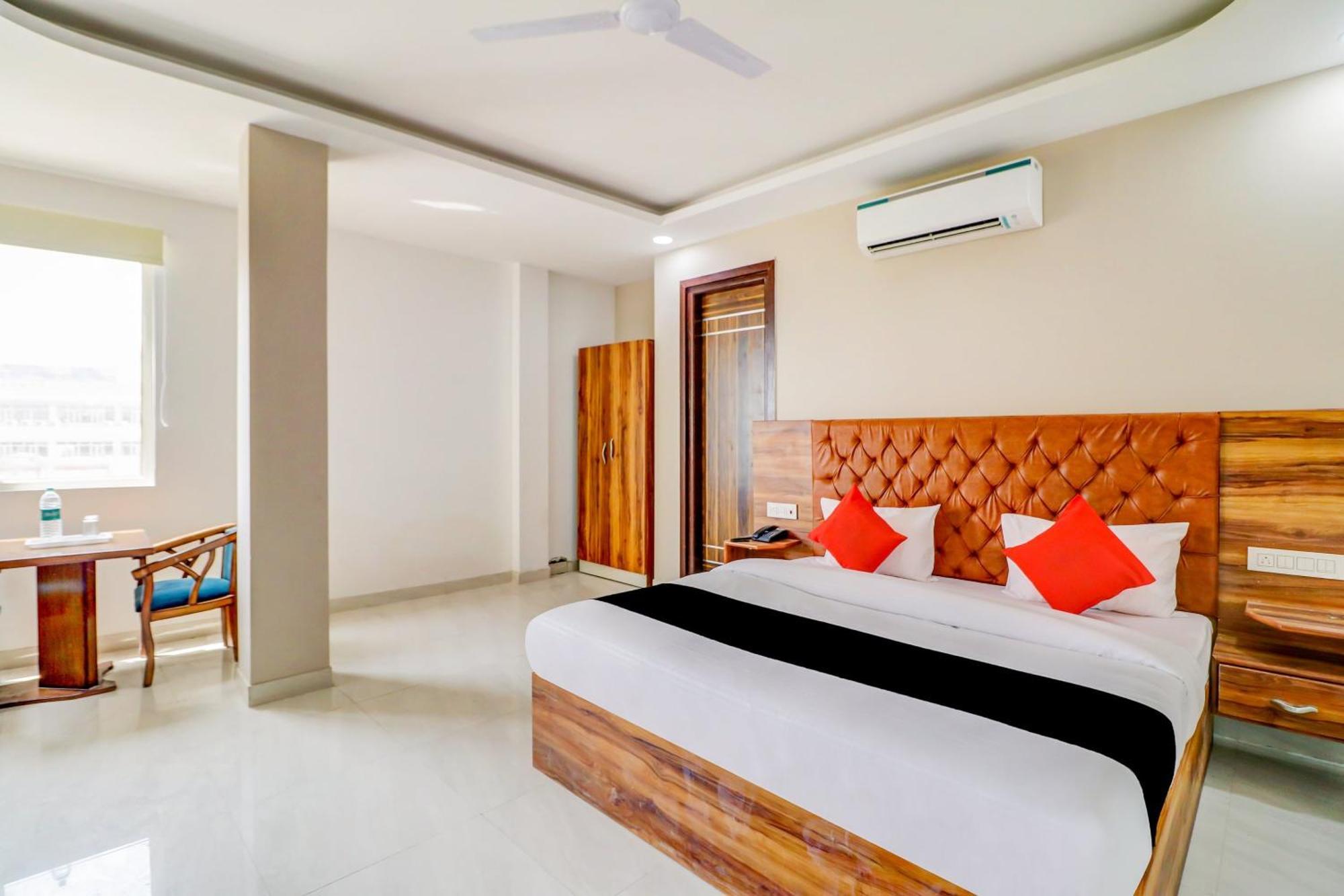 Oyo Flagship 80318 Hotel Sai Plaza Near Indira Gandhi International Airport New Delhi Exteriör bild