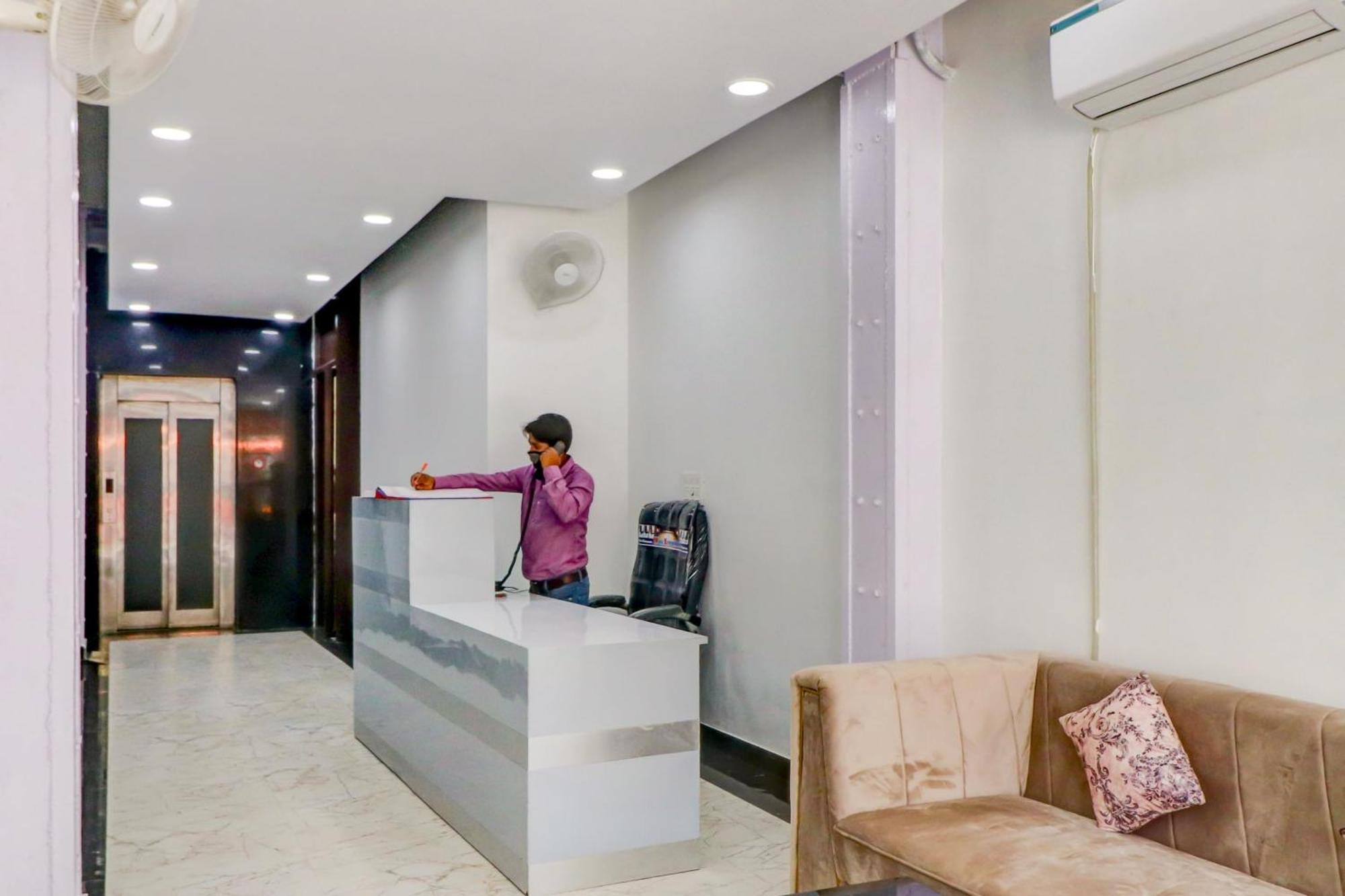 Oyo Flagship 80318 Hotel Sai Plaza Near Indira Gandhi International Airport New Delhi Exteriör bild