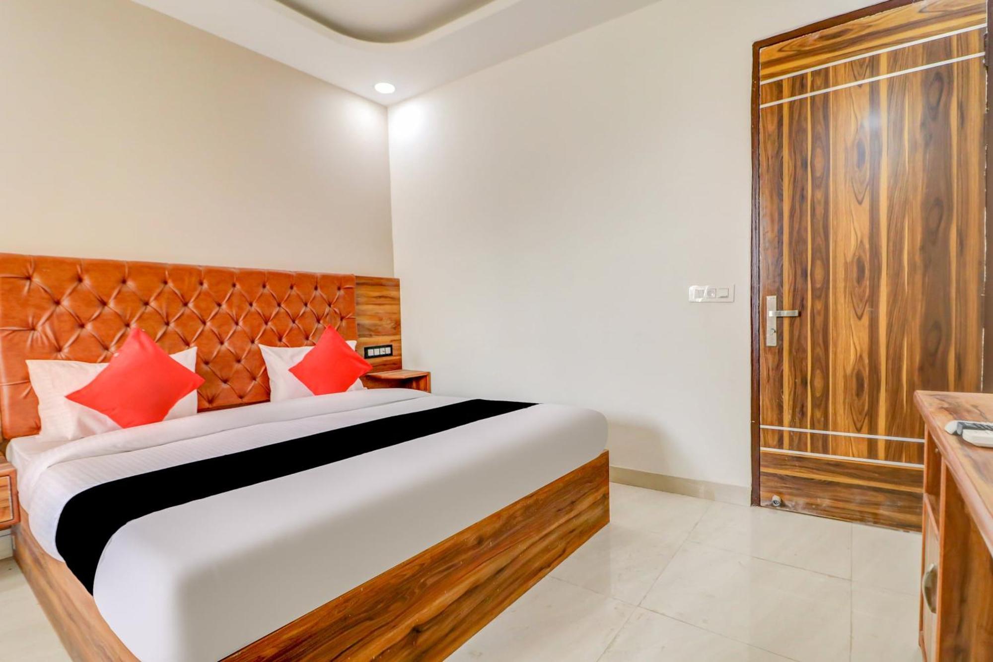 Oyo Flagship 80318 Hotel Sai Plaza Near Indira Gandhi International Airport New Delhi Exteriör bild